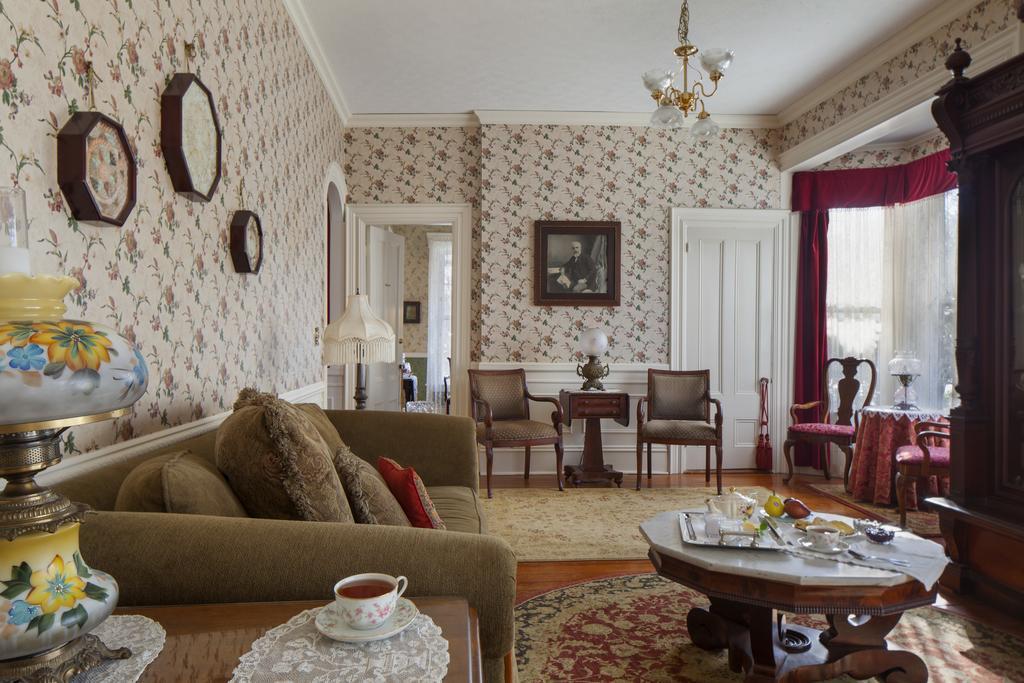 Isaiah Jones Homestead Bed And Breakfast Сэндвич Экстерьер фото