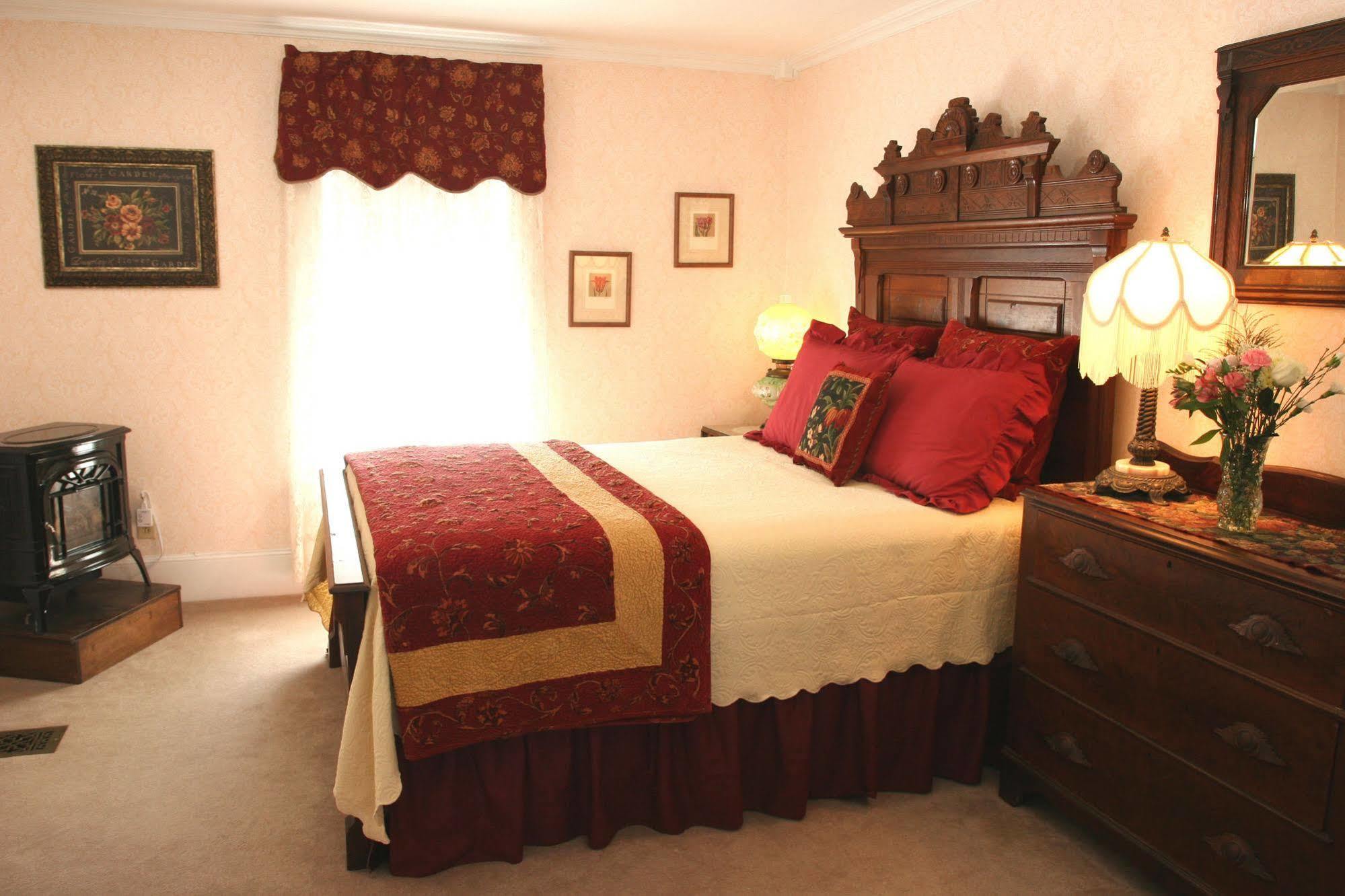 Isaiah Jones Homestead Bed And Breakfast Сэндвич Экстерьер фото